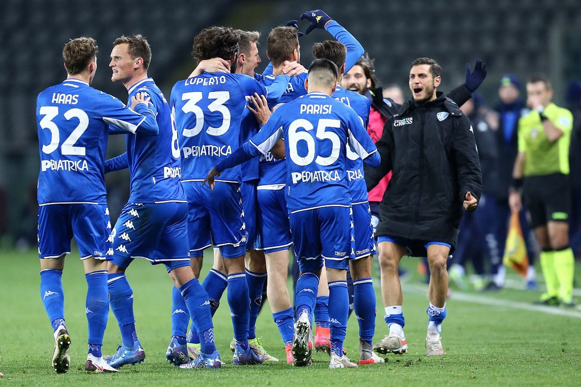 熬夜看球往 熬夜看球往